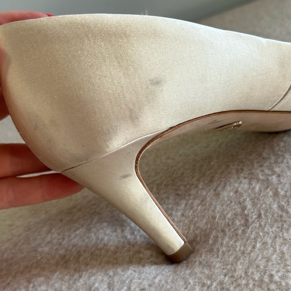 Badgley Mischka Women's Carrie Pump - Champagne size 6.5 - Picture 6 of 14